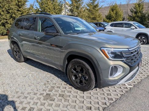 Used 2025 Volkswagen Atlas Peak Edition SE AWD/4WD image 7
