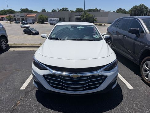 Used 2023 Chevrolet Malibu LT FWD image 2