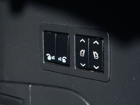 Used 2015 Cadillac Escalade Premium image 11