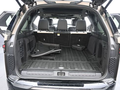 Used 2022 Land Rover Discovery S R-Dynamic AWD/4WD image 14