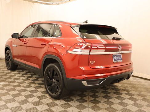 Certified 2024 Volkswagen Atlas Cross Sport SE FWD image 4