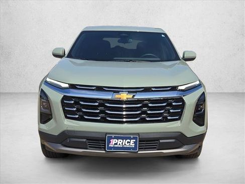 Used 2026 Chevrolet Equinox LT FWD image 2