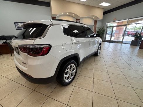 Used 2024 Jeep Compass Latitude AWD/4WD image 7