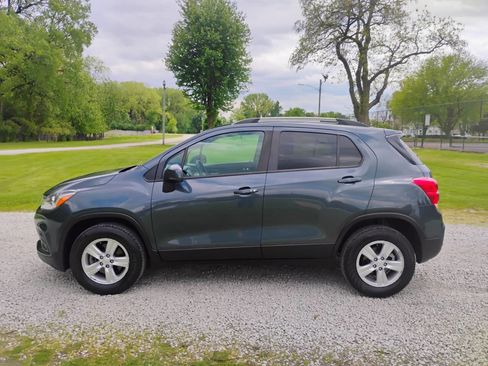 Used 2021 Chevrolet Trax LT w/ Premium Seat Package AWD/4WD image 16