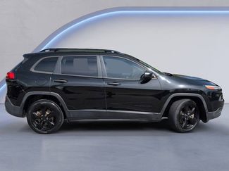Used 2017 Jeep Cherokee Sport FWD video 3