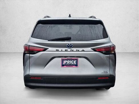 Used 2022 Toyota Sienna XLE w/ XLE Plus Package image 4
