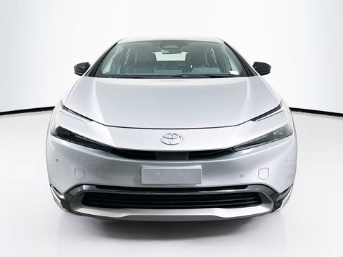 Used 2024 Toyota Prius XLE image 2