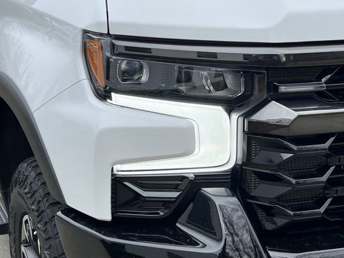 Used 2025 Chevrolet Silverado 1500 ZR2 w/ Technology Package image 11