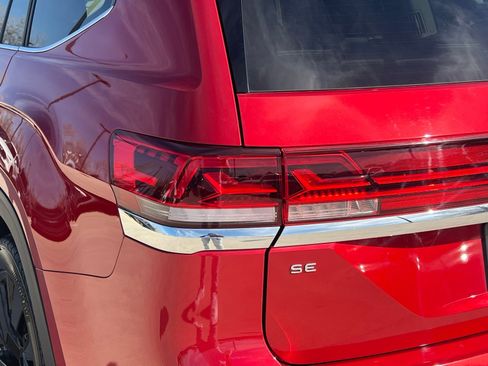 Used 2024 Volkswagen Atlas SE w/ Black Wheel Package image 13