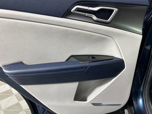 Used 2023 Kia Sportage EX image 16