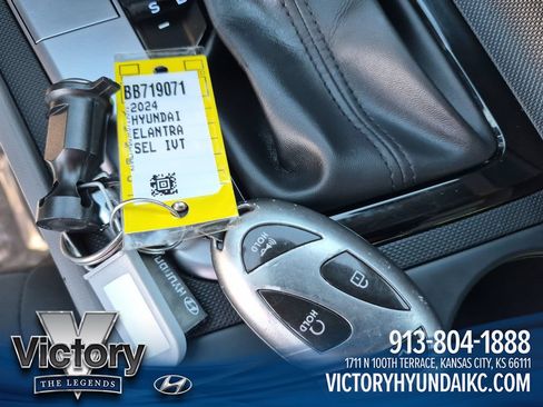 Used 2024 Hyundai Elantra SEL FWD image 30