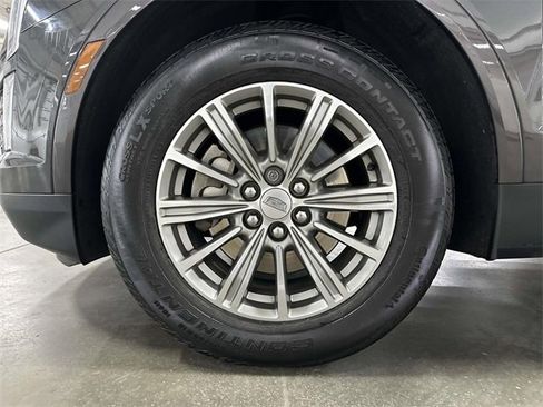 Used 2018 Cadillac XT5 Luxury w/ Driver Awareness Package image 11