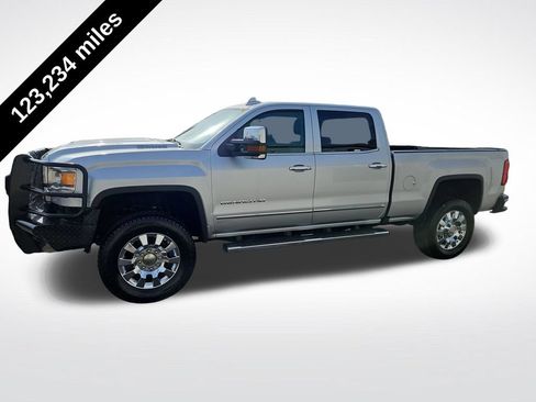 Used 2018 GMC Sierra 2500 Denali w/ Duramax Plus Package AWD/4WD image 3