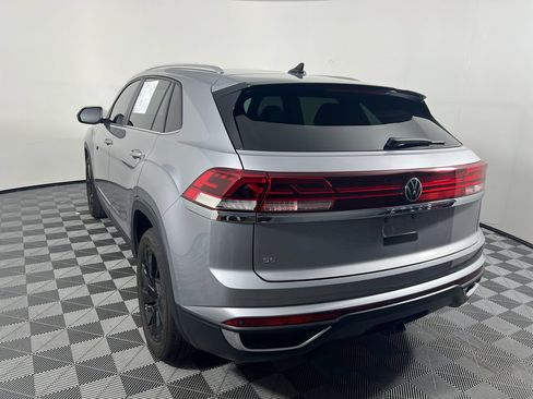 Used 2025 Volkswagen Atlas Cross Sport SE FWD image 5