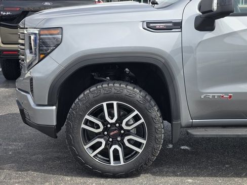 Used 2025 GMC Sierra 1500 AT4 w/ AT4 Premium Package AWD/4WD image 8