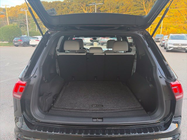 Certified 2023 Volkswagen Tiguan SE R-Line AWD/4WD image 12
