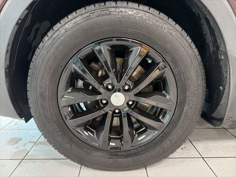 Used 2017 Kia Sorento LX image 11