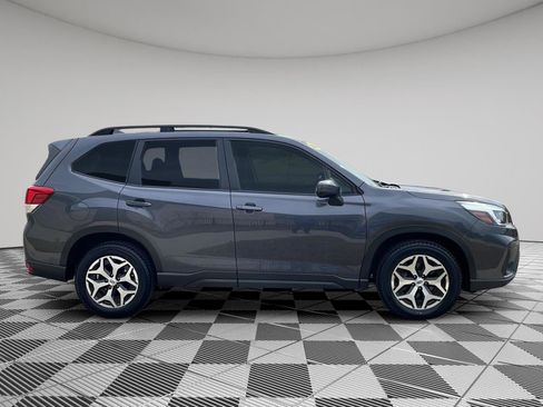 Used 2020 Subaru Forester Premium image 8