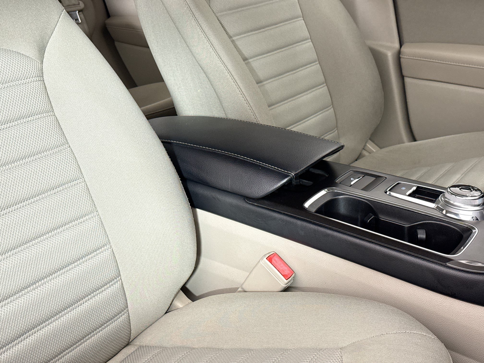 Used 2018 Ford Fusion SE FWD image 35