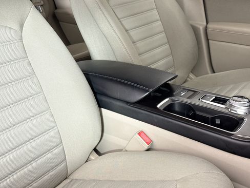 Used 2018 Ford Fusion SE FWD image 35