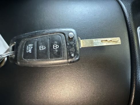 Used 2023 Hyundai Santa Fe SE FWD image 28
