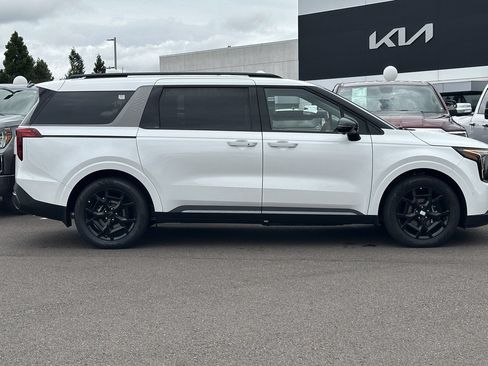 New 2026 Kia Carnival SX w/ SX Dark Edition Package FWD image 3