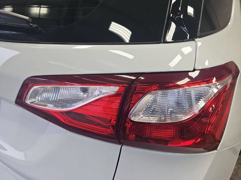 Used 2020 Chevrolet Equinox LS FWD image 32