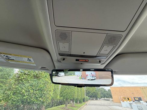 Used 2020 Land Rover Defender 110 SE image 69