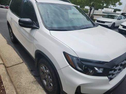 Used 2024 Honda Passport TrailSport image 9
