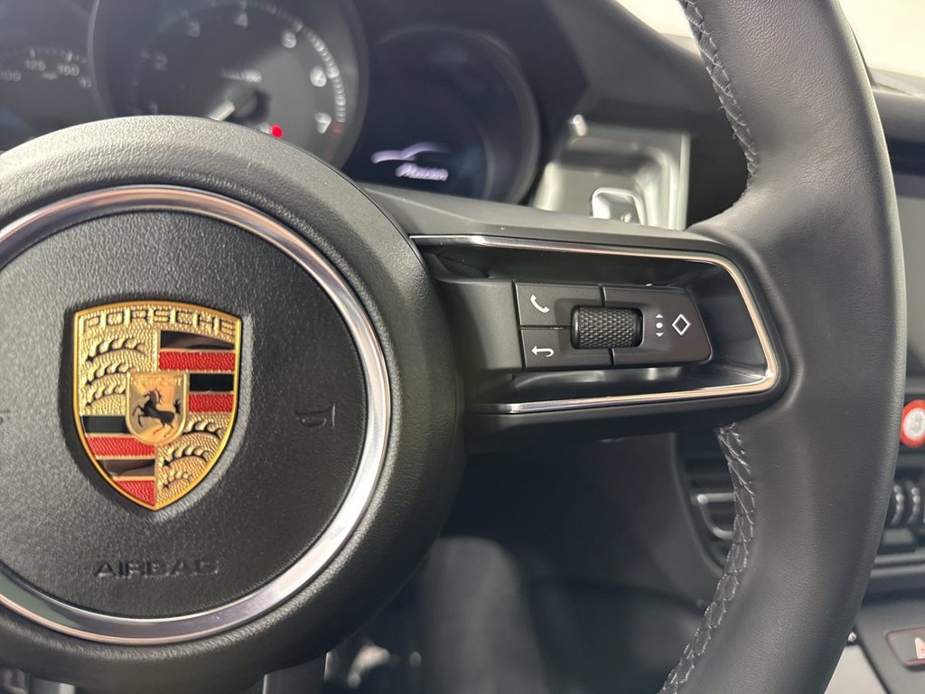 Certified 2025 Porsche Macan AWD/4WD image 38