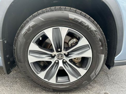 Used 2023 Toyota Highlander XLE AWD/4WD image 37