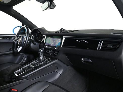 Certified 2019 Porsche Macan image 17