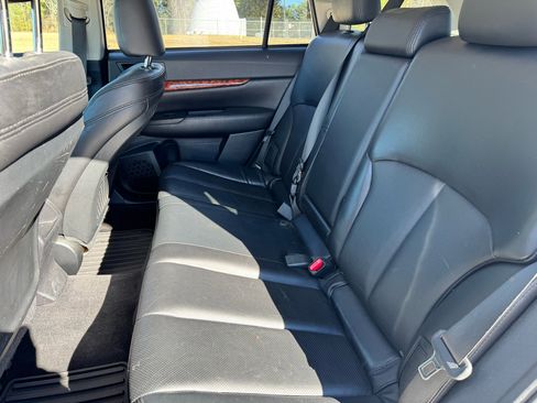 Used 2010 Subaru Outback 2.5i Limited w/ Protection Package 1A image 19