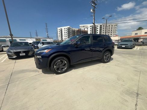 Used 2025 Nissan Rogue SV FWD image 7