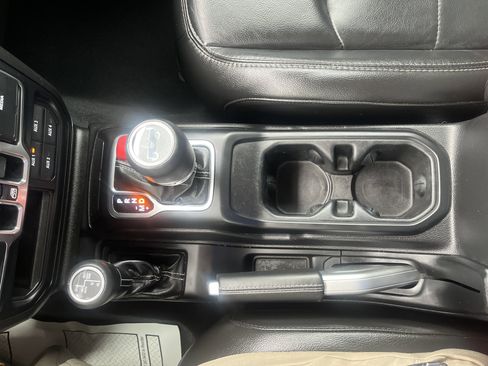 Used 2019 Jeep Wrangler Unlimited Sahara w/ Quick Order Package 24M Moab image 27