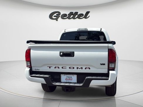 Used 2022 Toyota Tacoma SR5 w/ Technology Package RWD image 6