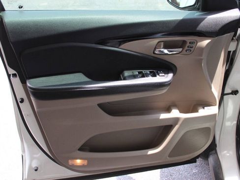 Used 2017 Honda Pilot Touring image 19