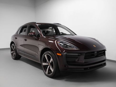 Certified 2024 Porsche Macan AWD/4WD image 10