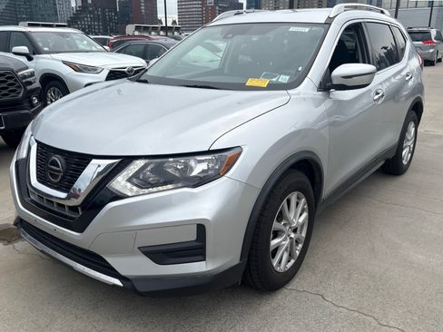 Used 2019 Nissan Rogue SV FWD image 1