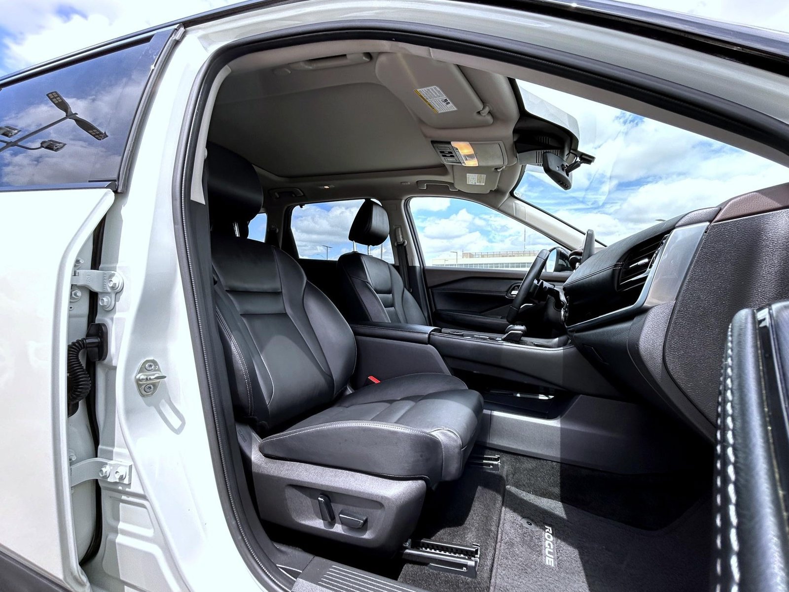Used 2023 Nissan Rogue SL w/ SL Premium Package AWD/4WD image 15