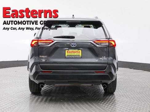 Used 2021 Toyota RAV4 LE image 6