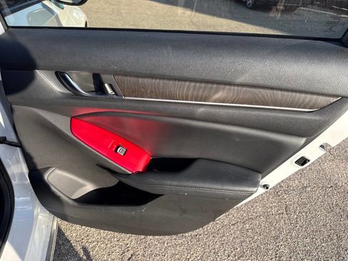 Used 2018 Honda Accord Touring image 30