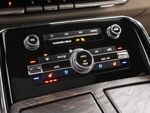 Used 2021 Lincoln Navigator L Reserve w/ Luxury Package image 39