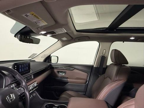 Used 2025 Honda Pilot Elite image 35