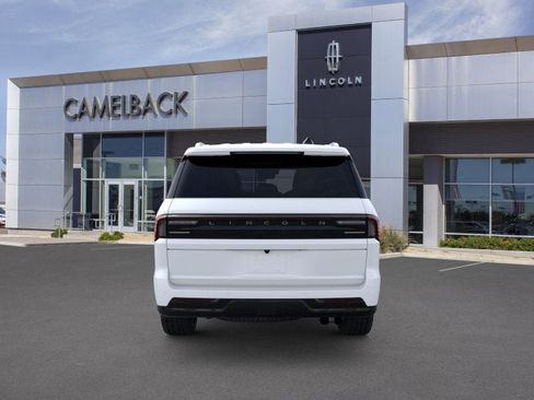 New 2025 Lincoln Navigator Reserve image 5