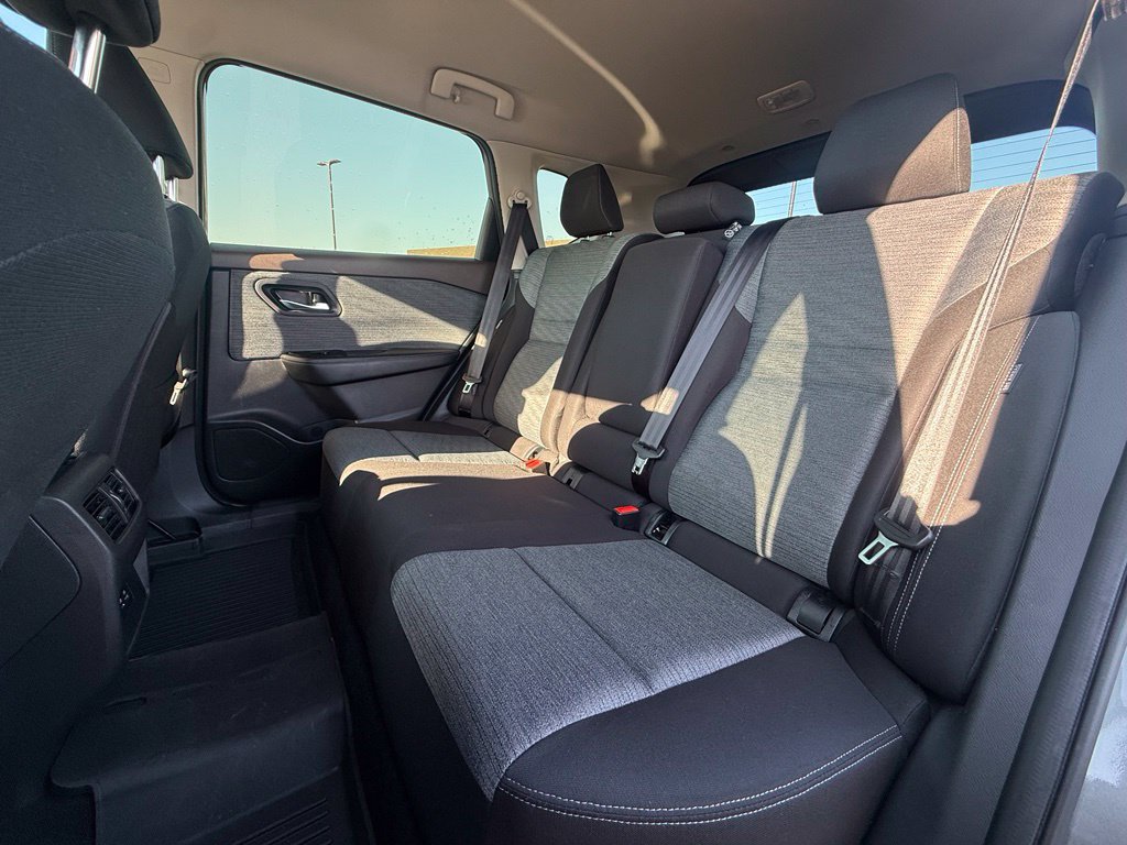 Used 2023 Nissan Rogue SV FWD image 25