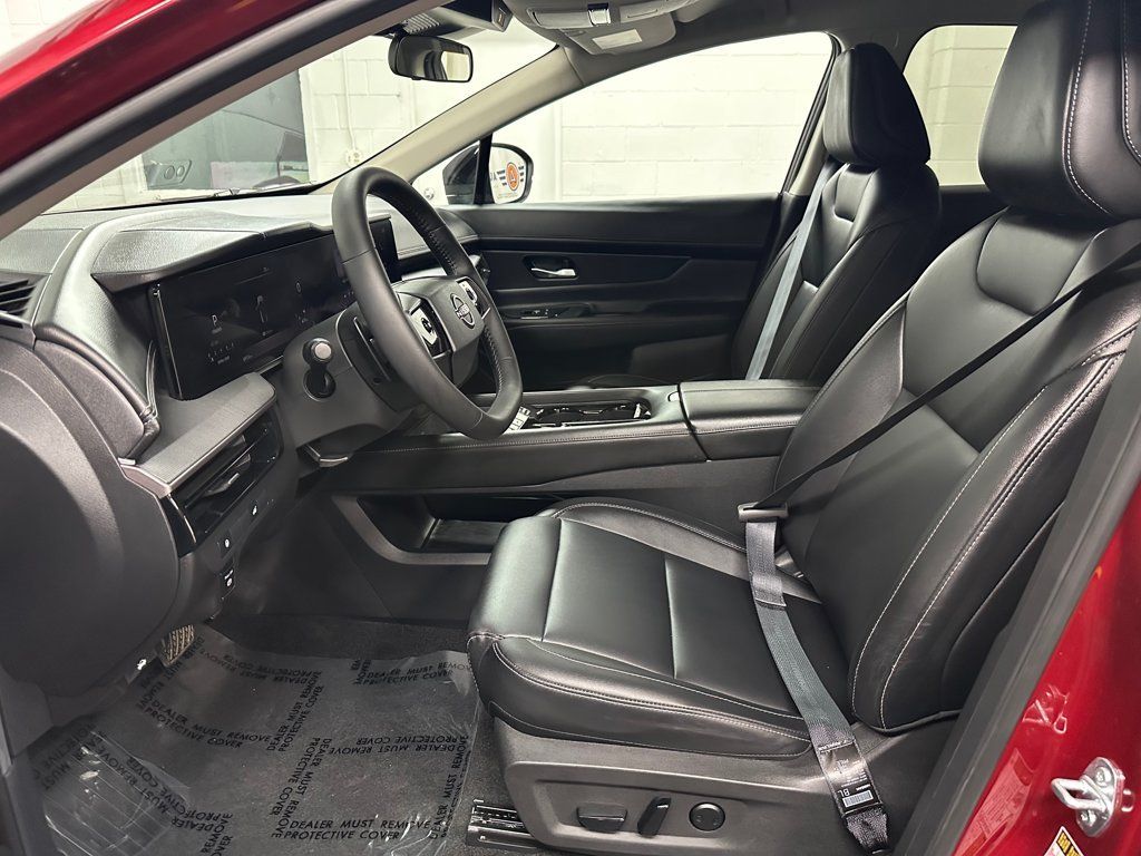 Used 2025 Nissan Murano SV AWD/4WD image 19