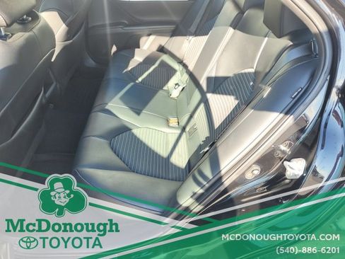 Certified 2022 Toyota Camry SE image 10