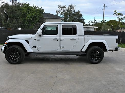 Used 2023 Jeep Gladiator Overland image 6