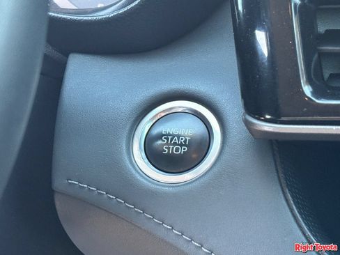 Used 2024 Toyota Highlander LE AWD/4WD image 25